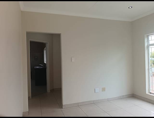4 BEDROOM HOUSE FOR SALE IN ROSHNEE